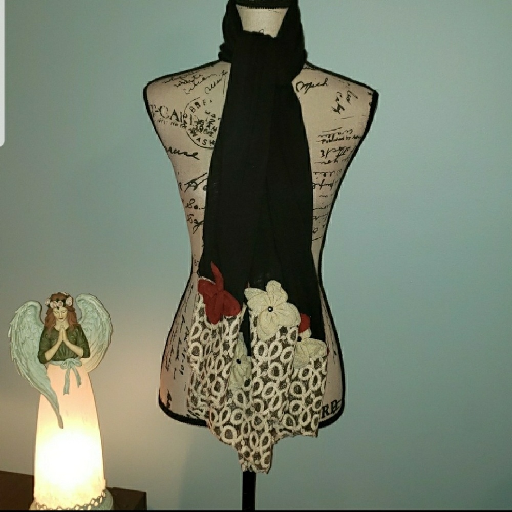 New Pretty Persuasions 3D Floral Wrap Scarf